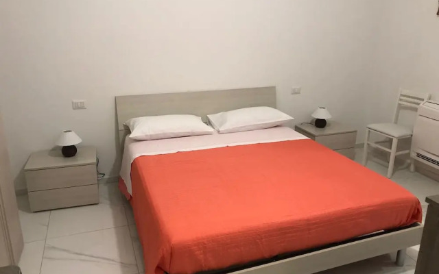 Room in Apartment - Two Flowers Guest House
