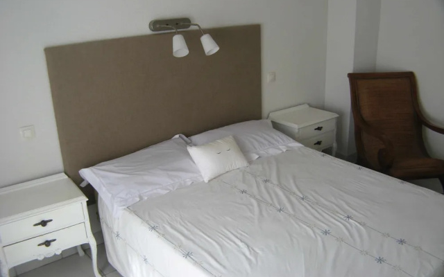 Venavera H21a - 2 Dorm / 1bath Walk to Beach