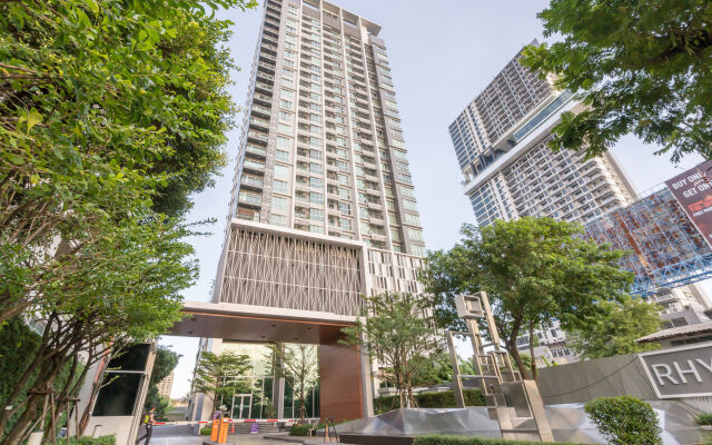 Отель The Rhythm Sathorn By Favstay Бангкок вид на фасад