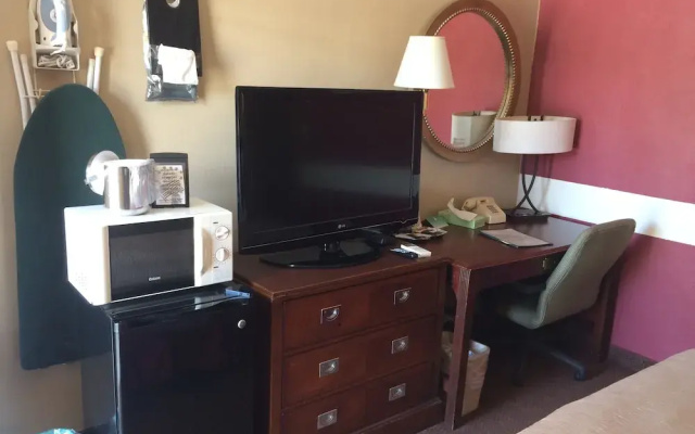 East Hills Inn And Suites