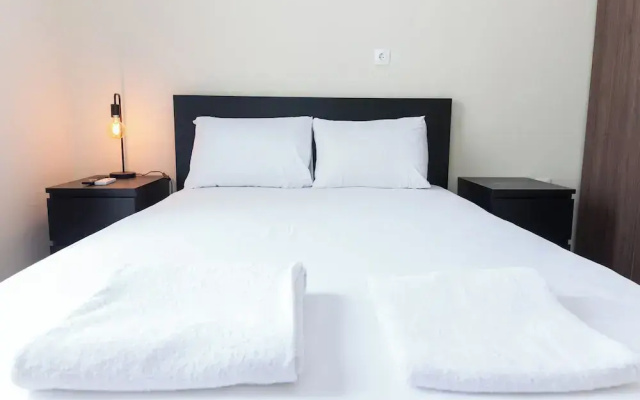 Modern Comfort 1Bd Apt with Balcony