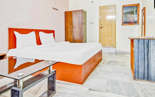 Capital O 82585 Honey Hotel
