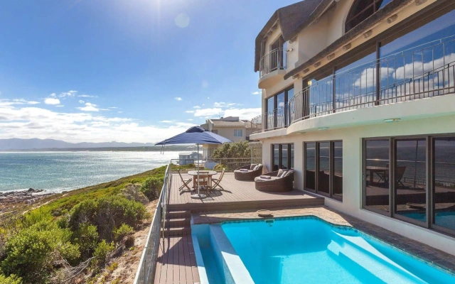 Whale Huys Luxury Ocean Holiday Villa