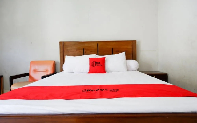 RedDoorz near Mutiara SIS Al Jufrie Airport Palu