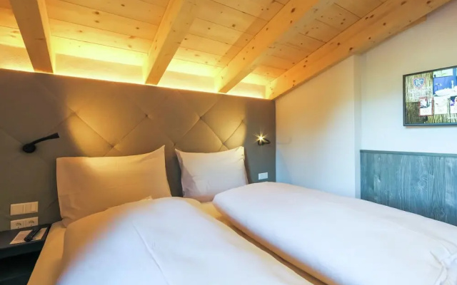 Lush Apartment in Kaprun with Sauna, Hot Tub & Views