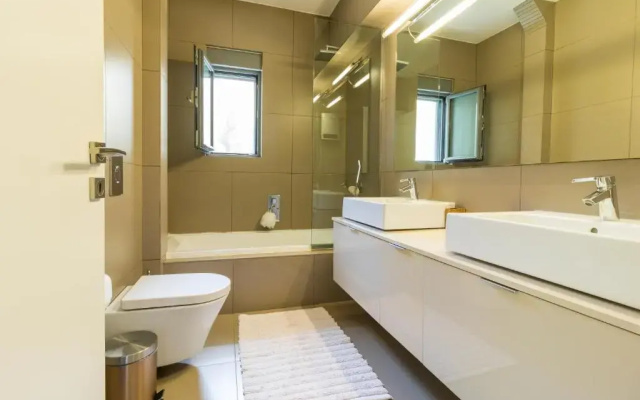 Luxury 3 Bedroom Apartment with garden in Glyfada