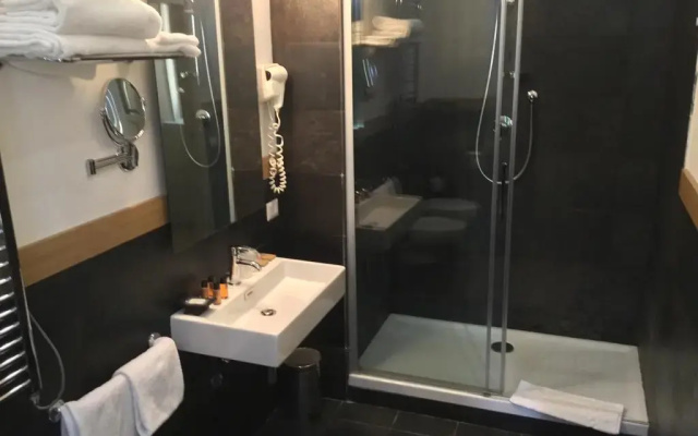 Rhome Terminal Guest House