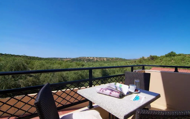 Eva & Dimitrios Villas, By ThinkVilla