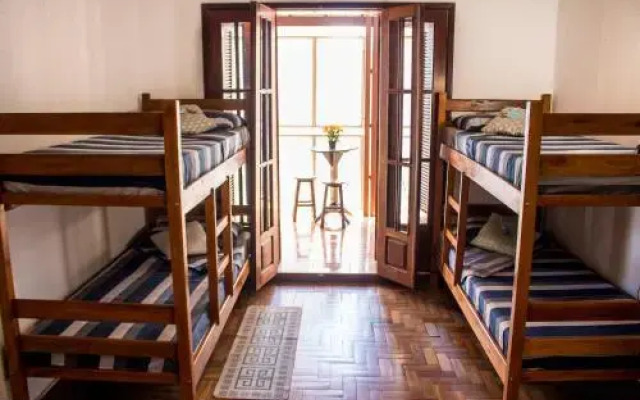 Flor de Lis Hostel