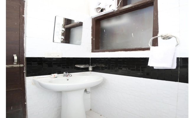 OYO 13088 Hotel Basant