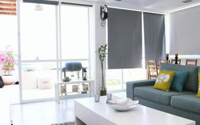Апартаменты Casa De Colores Apartments - Shimon Hatarsi 20 Тель-Авив комната для гостей