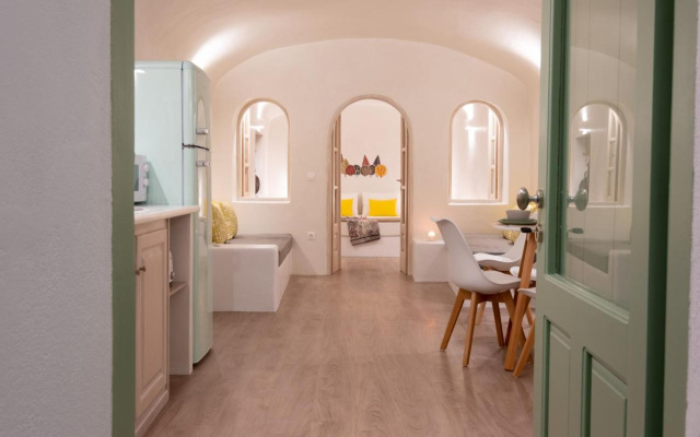 White Orchid Cave House & Studio