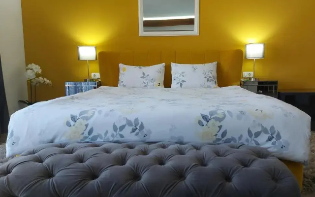 Piazza Rooms