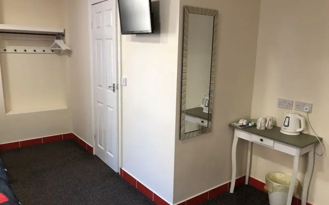 Red Roomz Hotel