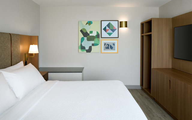 Holiday Inn & Suites Montreal Airport by IHG