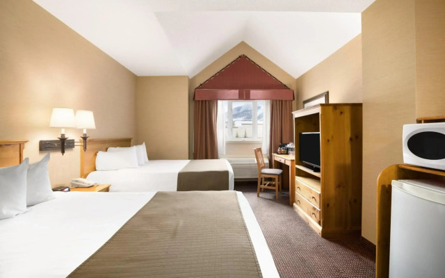 Canmore Inn & Suites