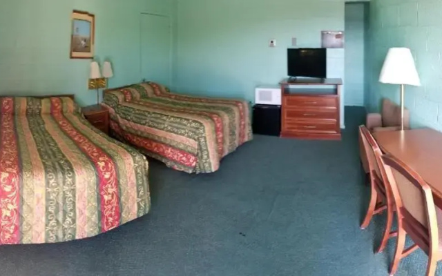 Holiday Host Motel