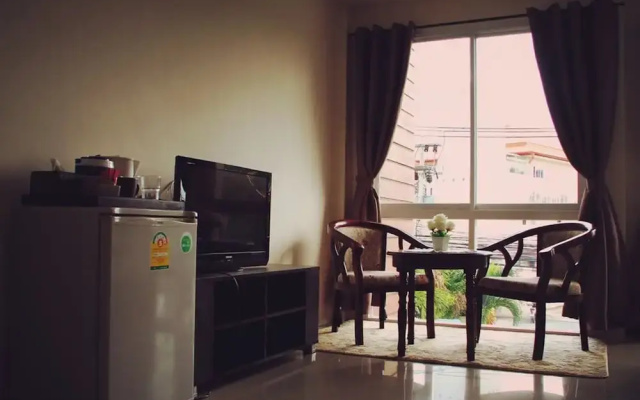 Tropical Sands Sport Bar And Guest House