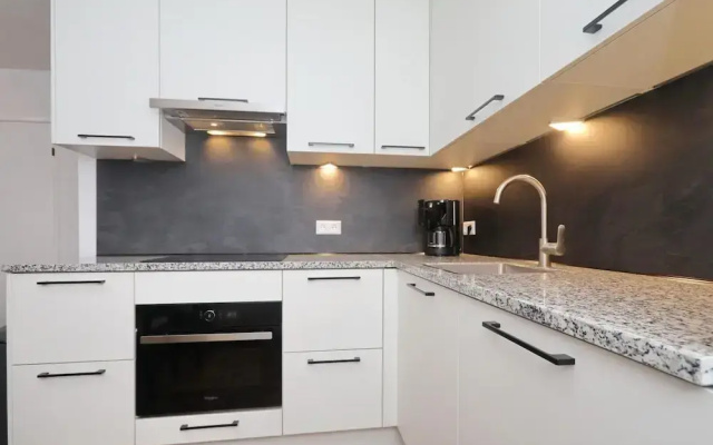 Spacious Holiday Home Near Forest