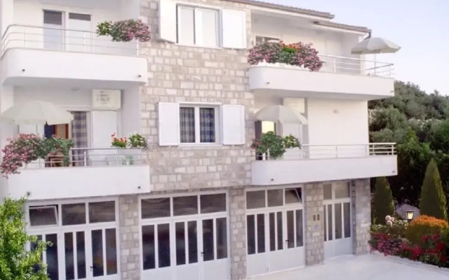 Apartments Ivi