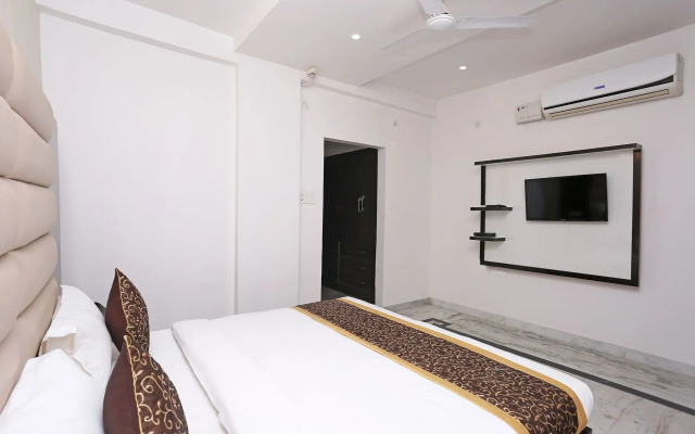 Hotel The Leaf by OYO