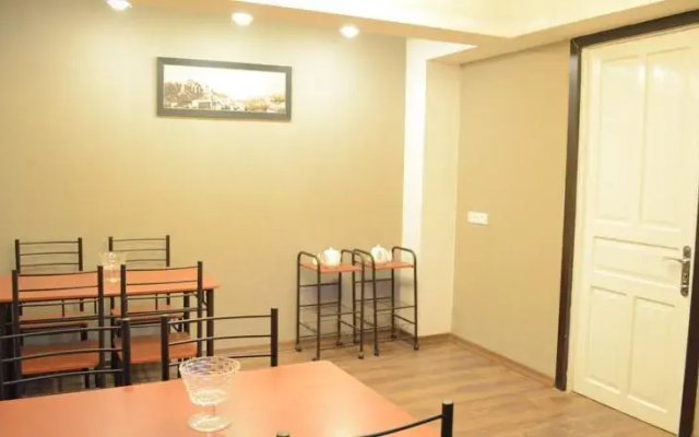 Three Rooms Hotel