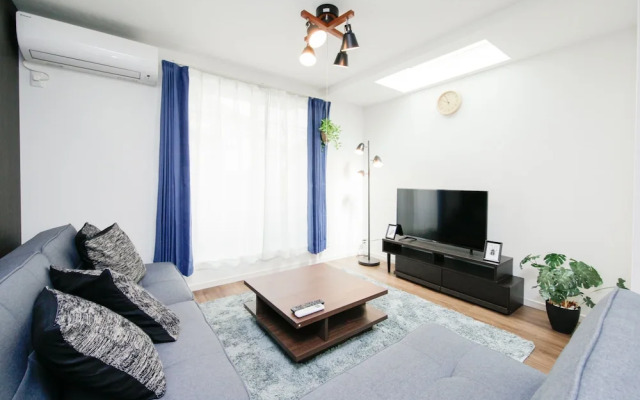 Higashi-Rokugo House WHITE by Tranova