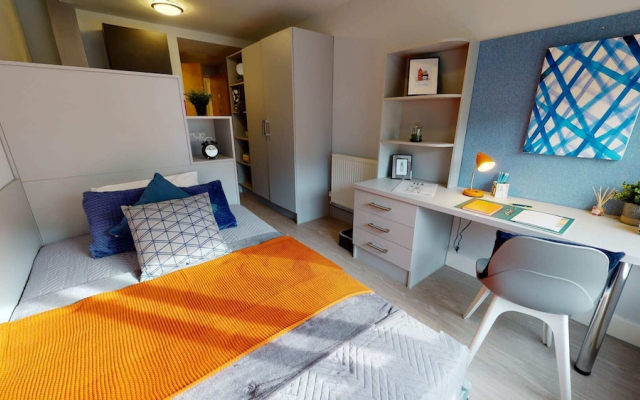 Student Only Hoxton