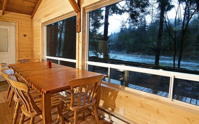 Wild Sky Escape - One Bedroom Cabin with Hot Tub