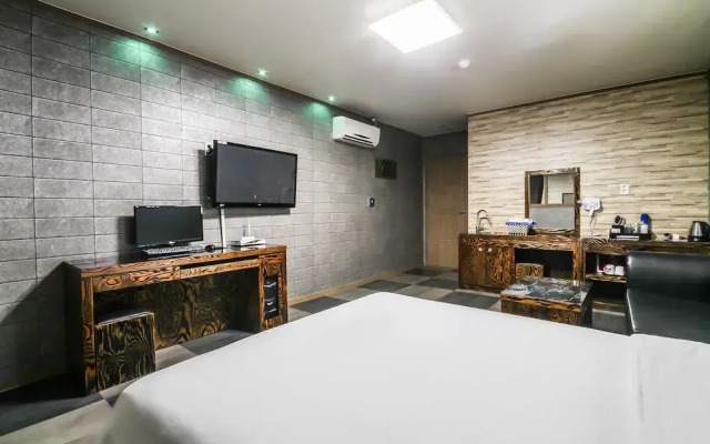 Hotel Lie