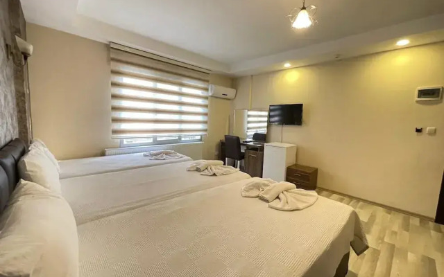 Ikarus Hotel