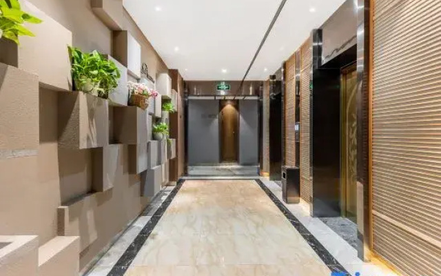 Wuhan Weijia Qingshe Hotel (Wuhan South Lake Polytechnic University)