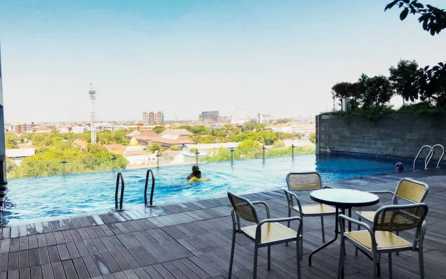 Relaxing Studio Apartment at Tamansari Papilio