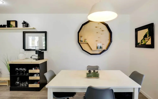 Serene Dallas Condo w/ Pool - Walkable Location!