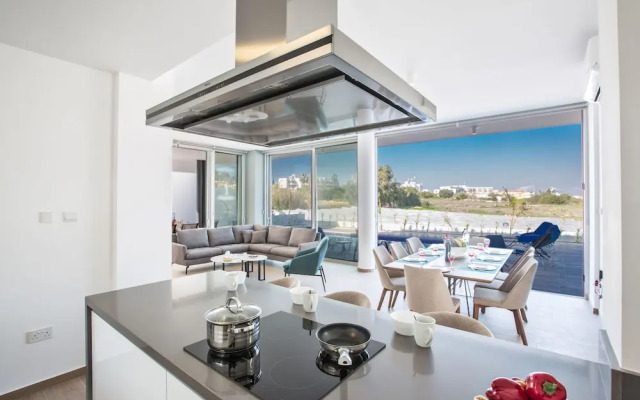 Villa Prol17, Exquisite 5bdr Villa With Pool, Close to Fig Tree Bay Beach