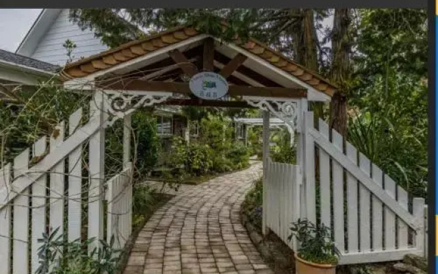 Horse Shoe Manor