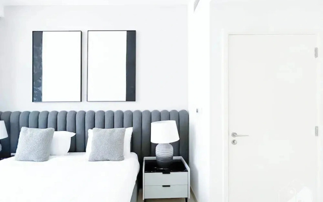 Luxury & Elegance at Burj Crown Downtown