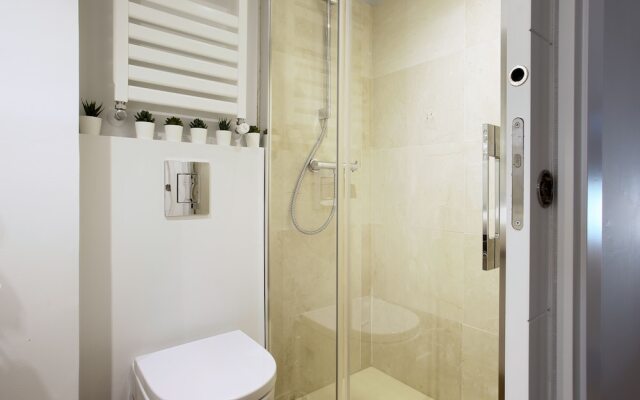 Отель Duplex in Front of Retiro Park. 6 Pax. 2 Bedrooms. 2 Bathrooms. Lagasca II Мадрид ванная
