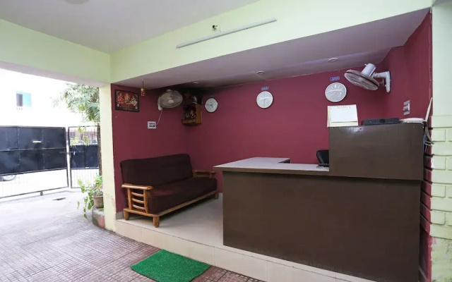 OYO 10674 Hotel Royal Inn