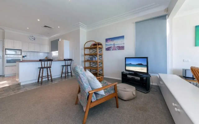 Seaview Crescent, 8