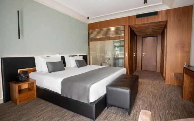 Select Hill Resort