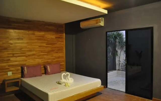 In and Out Hotel