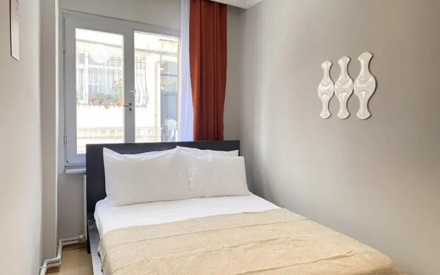Charming Flat With Balcony in Sinanpasa Besiktas