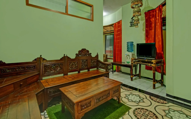 OYO 90031 Villa Papada