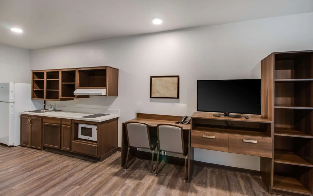 WoodSpring Suites Bakersfield Airport