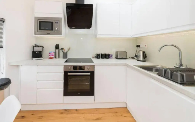 Lovely 1-BDR w/ free parking in central Reading
