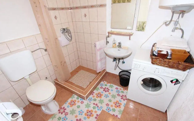 Holiday House Nar