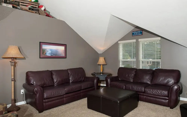 Browne's Beach n' Pad 3 Br home by RedAwning