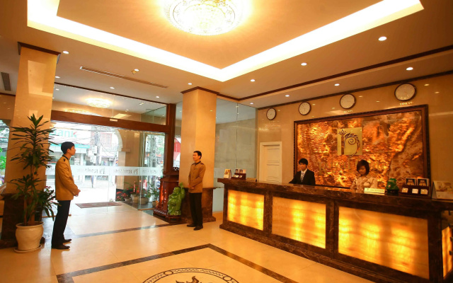 Royal Gate Hotel