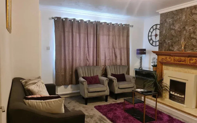 Immaculate 3-bed House in Middleton